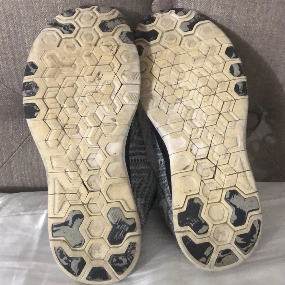 Nike tennis shoes - Picture 4 of 7